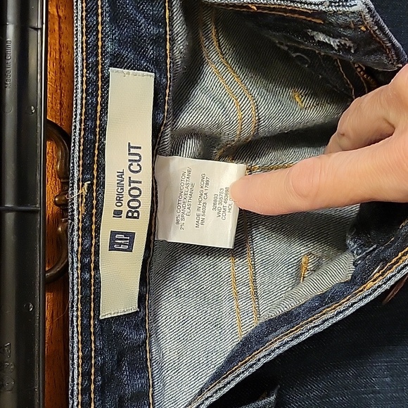 GAP boot cut Jean's - Picture 2 of 8